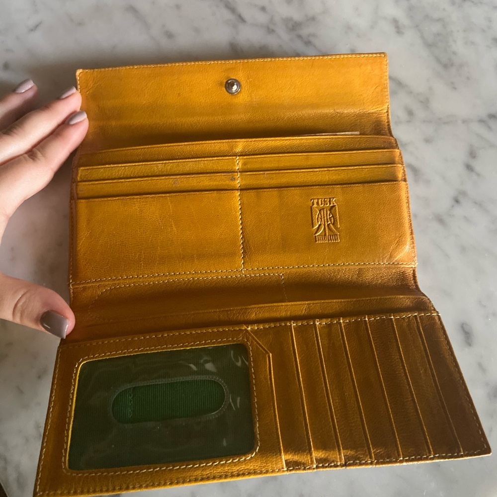 Hobo Wallet, Barely Used, Great Condition! - image 2